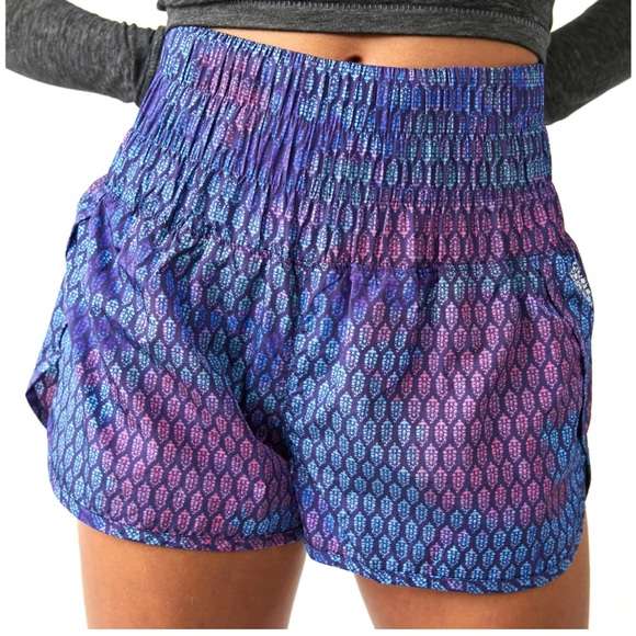 COPY - FREE PEOPLE MOVEMENT The way home printed shorts - Picture 1 of 7